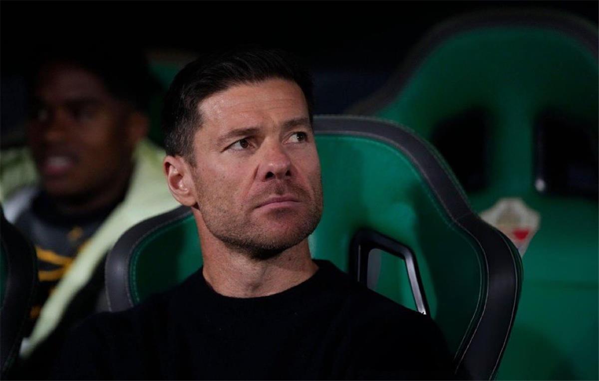 صحفي إسباني يهاجم نجوم ريال مدريد: "يظنون أنفسهم بيليه"