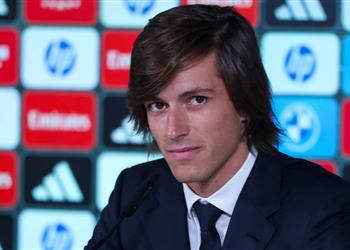 كاريراس يوضح تفاصيل العلاقة بين لاعبي ريال مدريد وألونسو ويؤكد لا يستمتع أي فريق بمواجهتنا