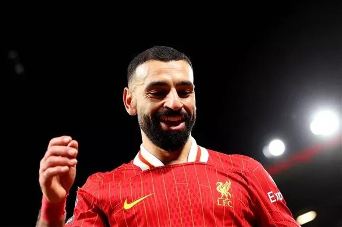 هامان يوجه رسالة لـ سلوت حول استبعاد محمد صلاح من تشكيل ليفربول