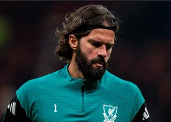 سبب استبعاد أليسون بيكر من قائمة مباراة ليفربول وآيندهوفن