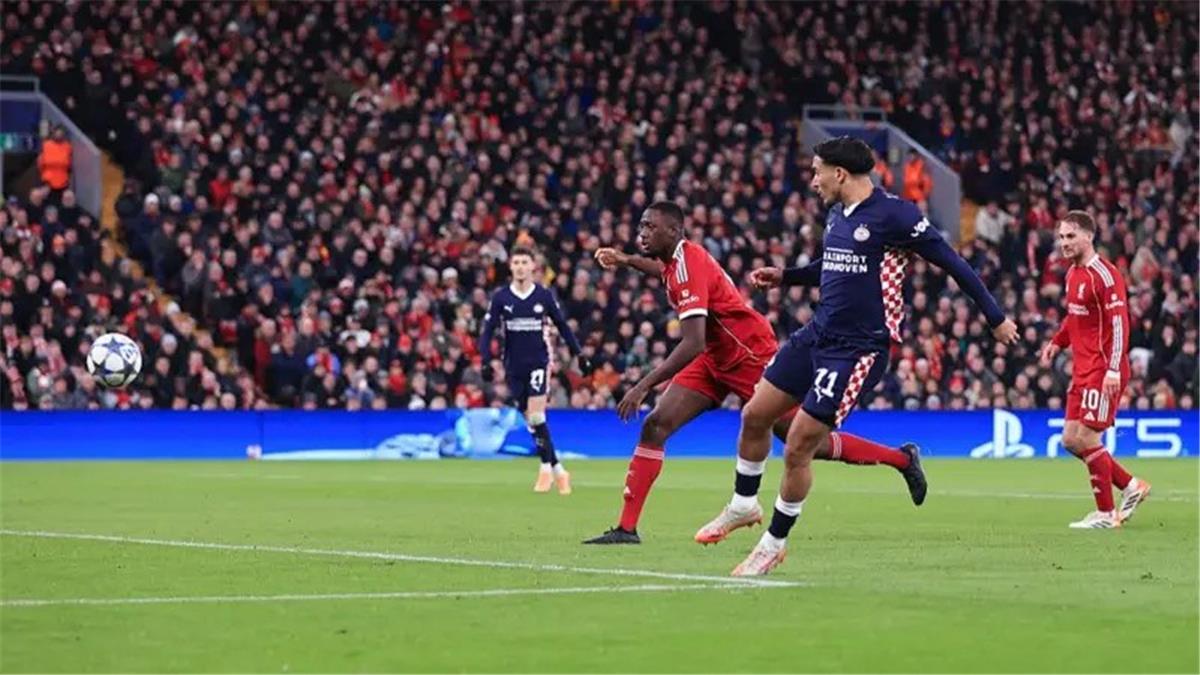 ليفربول وآيندهوفن