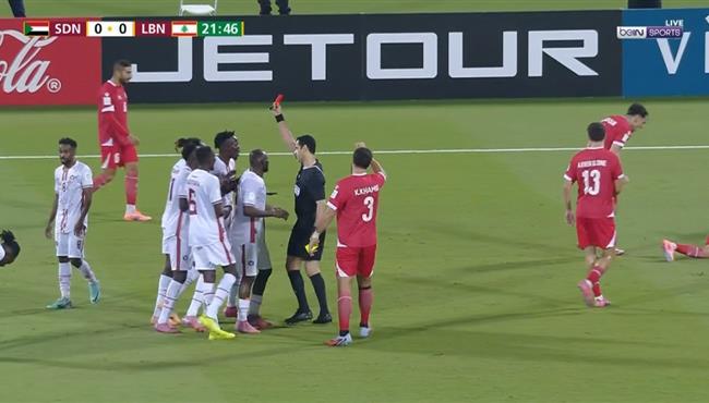 طرد لاعب السودان امام لبنان في كأس العرب