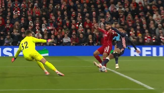 مدافع ايندهوفن يحرم محمد صلاح من هدف محقق