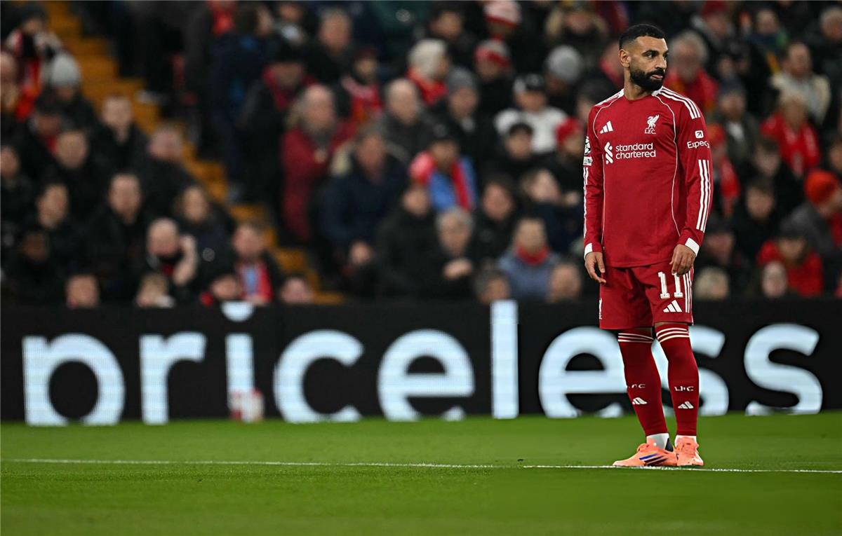 جيرارد: لاعب ليفربول مجرم.. وصلاح سيكون أساسيًا مع أي مدرب