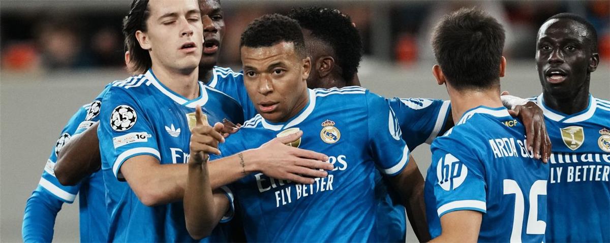 احتفال لاعبو ريال مدريد ضد أولمبياكوس