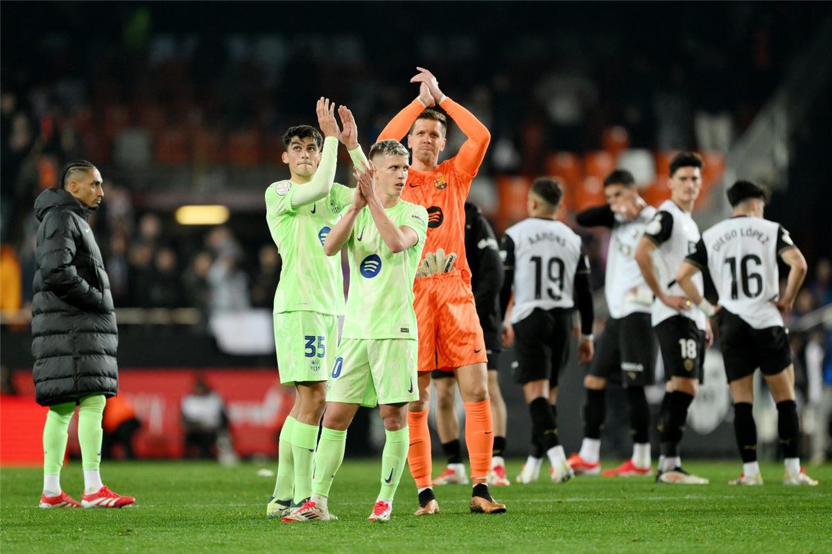 تشيزني بجانب داني أولمو وجيرارد مارتن