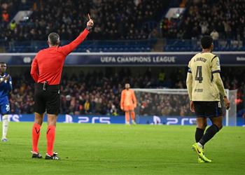 رونالد أراوخو يدرس قرار ا بعد انتقاده في هزيمة برشلونة أمام تشيلسي