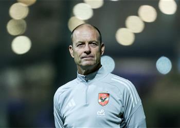 ييس توروب يحاضر اللاعبين قبل مواجهة الجيش الملكي