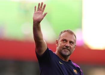 هانز فليك يطالب برشلونة بتدعيم 3 مراكز في الموسم المقبل