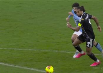 فيديو خطأ نونيز كالفيرت لوين يسجل هدف ليدز يونايتد الأول أمام مانشستر سيتي