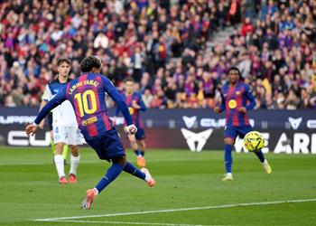 فيديو برشلونة يحقق فوز ا مثير ا على ديبورتيفو ألافيس ويتصدر الدوري الإسباني مؤقت ا