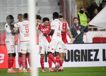 فيديو مينامينو يقود موناكو لتخطي باريس سان جيرمان في الدوري الفرنسي