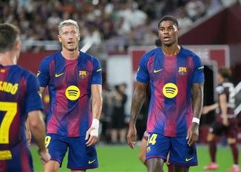 سبورت مانشستر يونايتد يدرس التعاقد مع لاعب برشلونة السابق