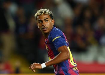 لامين يامال يسجل رقم ا قياسي ا بعد اختياره ضمن التشكيل المثالي لعام 2025