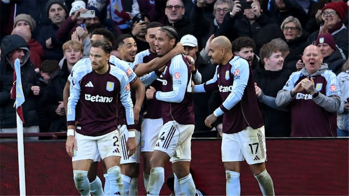 أستون فيلا يتجاوز ولفرهامبتون ويلاحق مانشستر سيتي في الدوري الإنجليزي