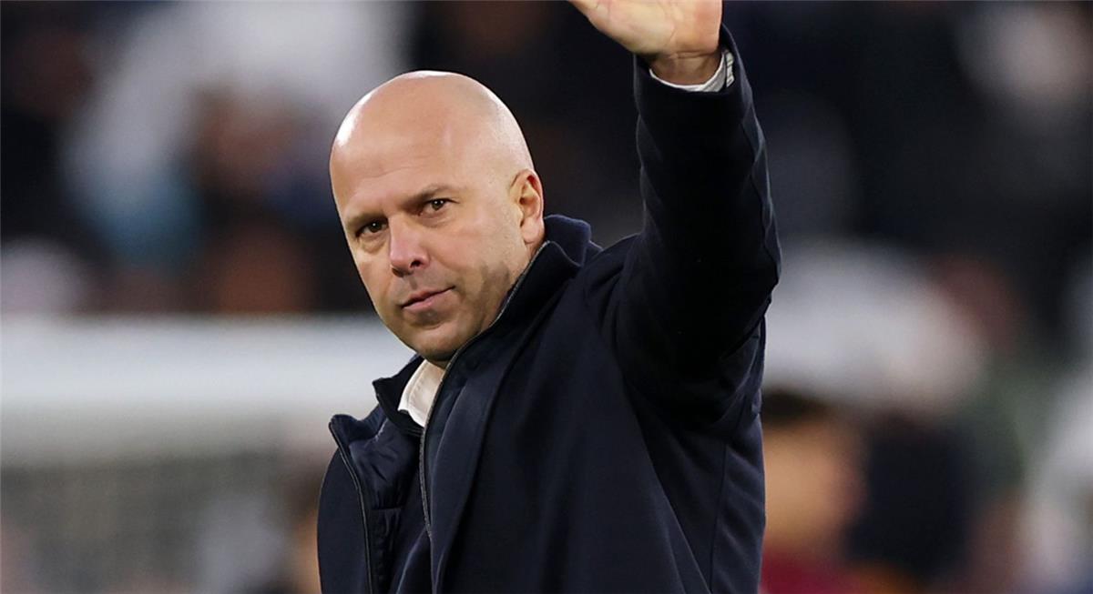 سلوت: أتلقى نفس السؤال عن محمد صلاح.. وخاطرت مع لاعب ليفربول