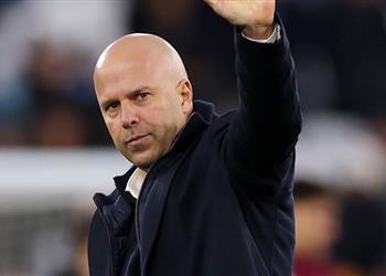 سلوت أتلقى نفس السؤال عن محمد صلاح وخاطرت مع لاعب ليفربول