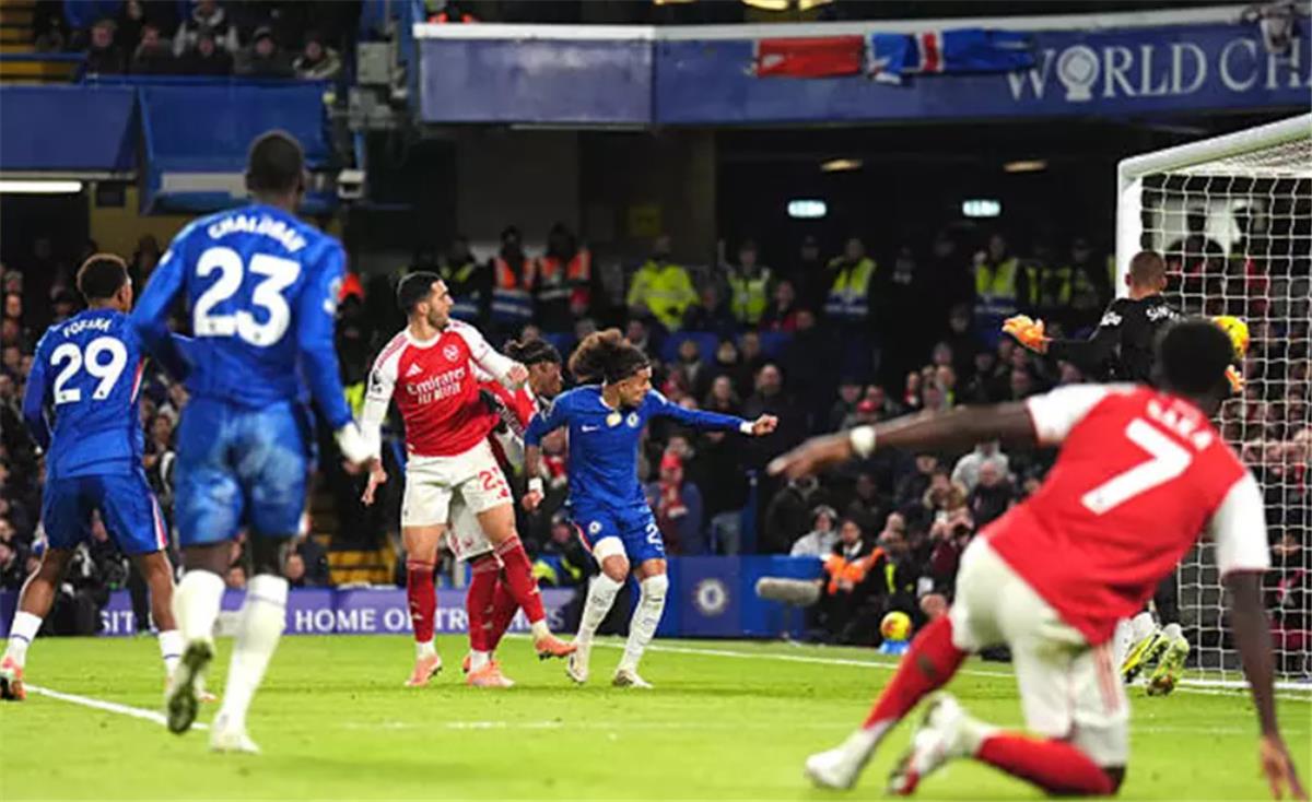 فيديو | بـ10 لاعبين.. تشيلسي يتعادل إيجابيًا مع آرسنال في الدوري الإنجليزي