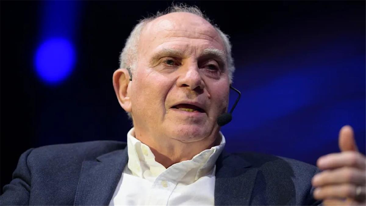 هونيس: لاعب ليفربول مسكين بسبب محمد صلاح.. وهذا موقف كين من الرحيل إلى برشلونة