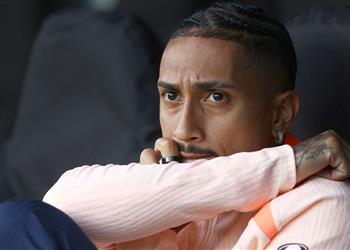 بـ 17 منشور ا رافينها يرد على غيابه عن التشكيل المثالي لعام 2025