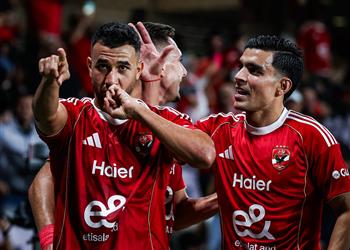 فيديو الأهلي يهزم سيراميكا كليوباترا بثنائية صعبة ويتأهل لنهائي السوبر المصري