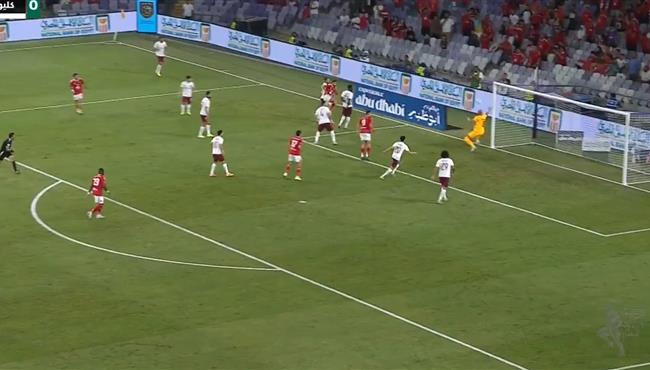 تصدي محمد بسام الرائع يحرم تريزيجيه من تسجيل هدف للاهلي