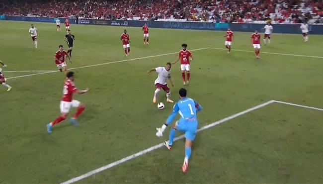 محمد الشناوي يتصدي وينقذ الاهلي من هدف محقق لـ سيراميكا كليوباترا