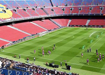 لاعبو برشلونة يحتفلون بالعودة إلى كامب نو وراشفورد شعور مختلف عن مانشستر يونايتد