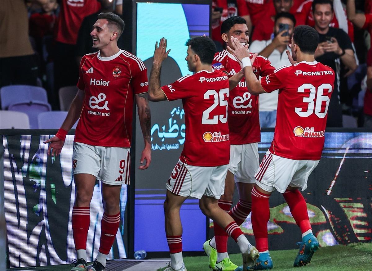 موقف يونيفرسيداد التشيلي من بيع مهاجمه إلى الأهلي