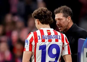 رد فعل دييجو سيميوني على استبعاد ألفاريز من المرشحين لجائزة ذا بيست