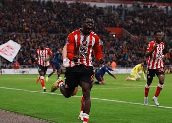 فيديو سندرلاند يخطف تعادل ا قاتل ا من آرسنال ويصعد للمركز الثالث بالدوري الإنجليزي