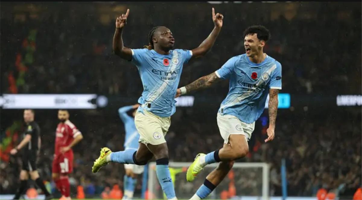 فيديو | صاروخية.. دوكو يسجل هدف مانشستر سيتي الثالث أمام ليفربول