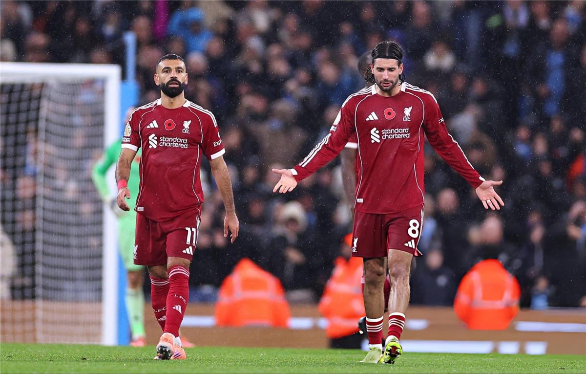 شبكة إنجليزية: لاعب مانشستر سيتي تفوق على محمد صلاح "التائه" بسهولة