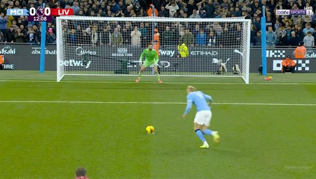 هالاند يهدر ركلة جزاء في مباراة ليفربول ومانشستر سيتي بالدوري الانجليزي