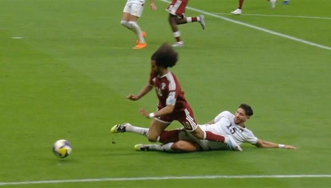 هل حرم الحكم اكرم عفيف من ركلة جزاء امام فلسطين بكأس العرب