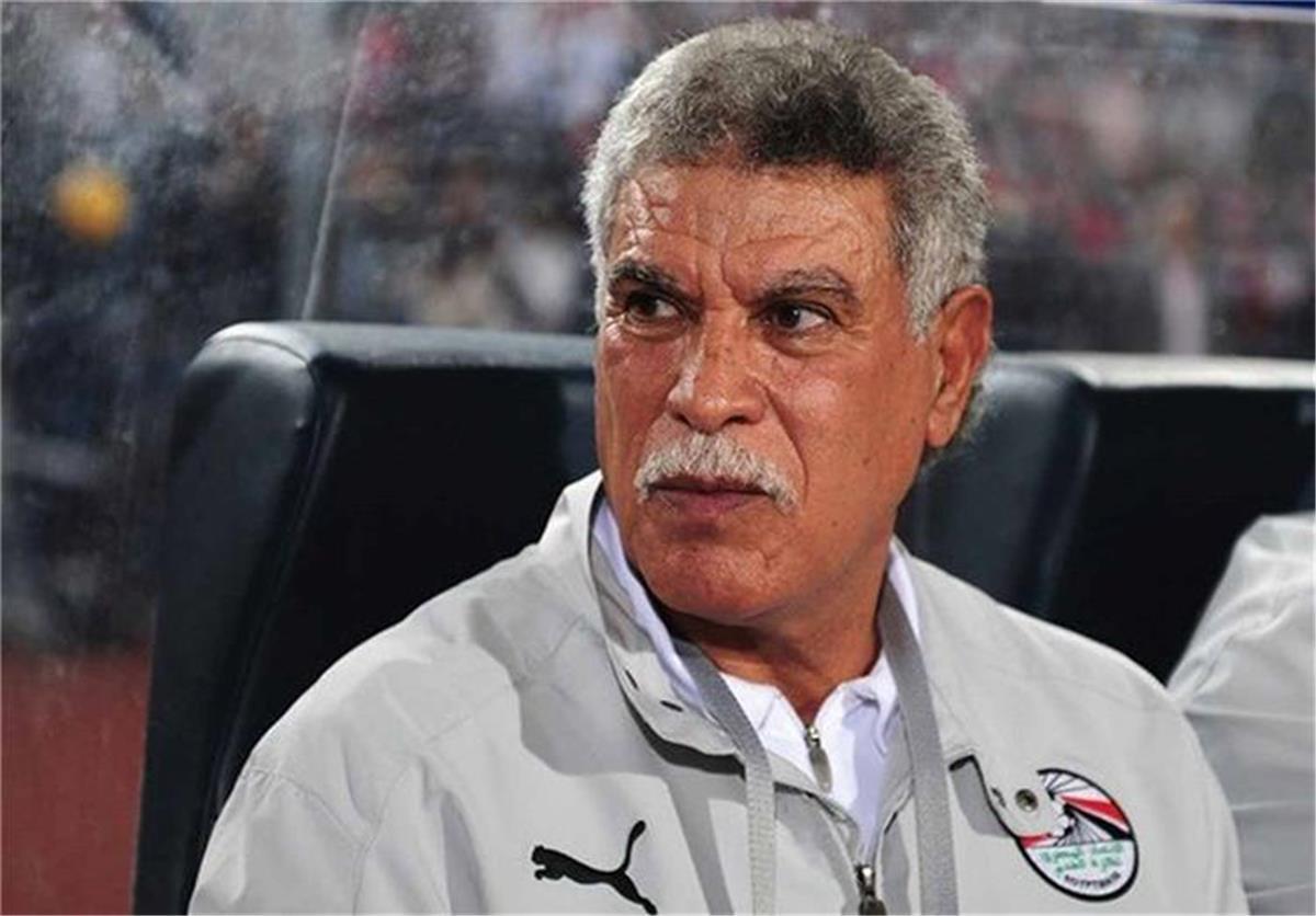 حسن شحاتة يتلقى مكالمة من وزير الرياضة بعد خضوعه لعملية جراحية