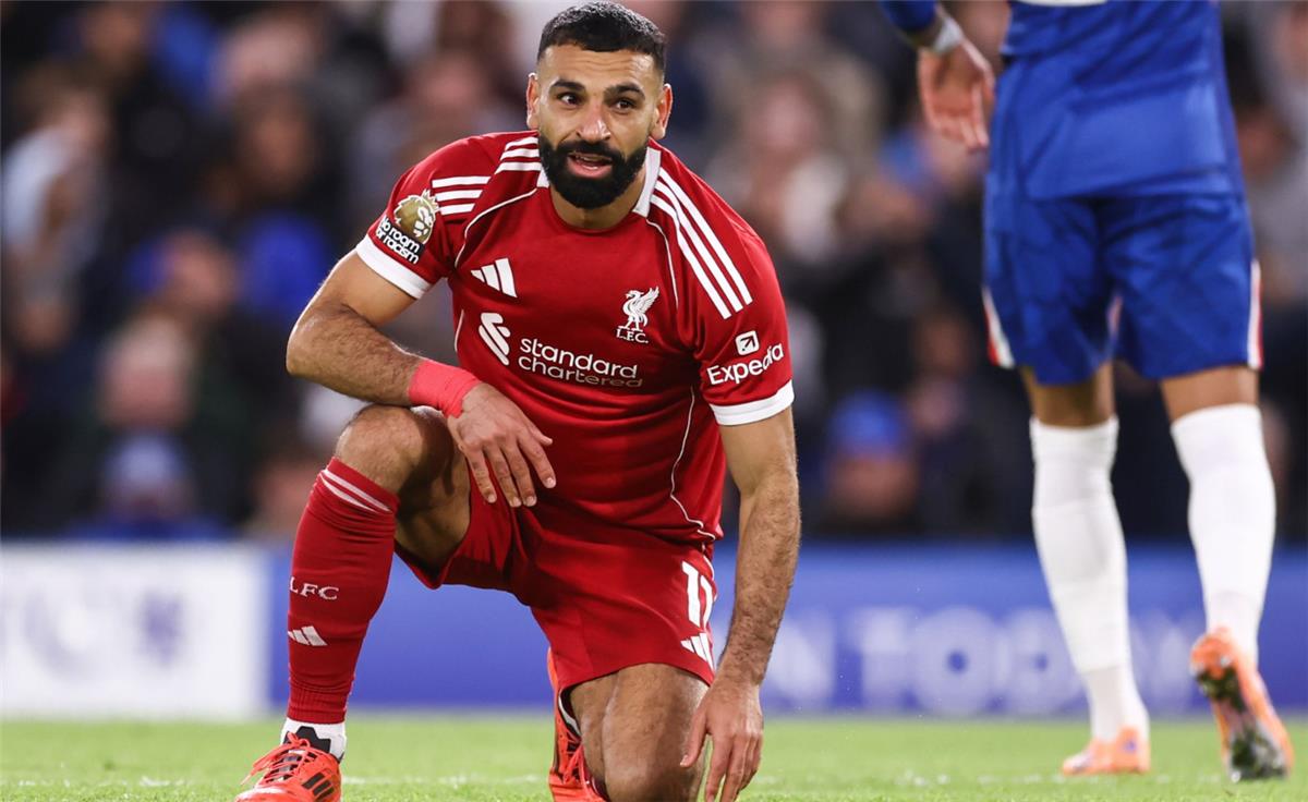 جونسون عن أزمة محمد صلاح: كان عليه ارتداء خوذة الصدمات أولًا.. وما يحدث يضر ليفربول