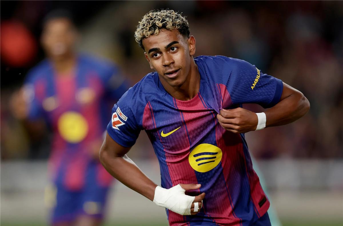 يفعل مثل والده.. صحفي إسباني يتوقع موعد رحيل لامين يامال عن برشلونة