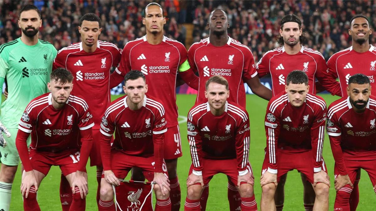 سبورت بيلد: زميل محمد صلاح سبب أزمته مع ليفربول وسلوت