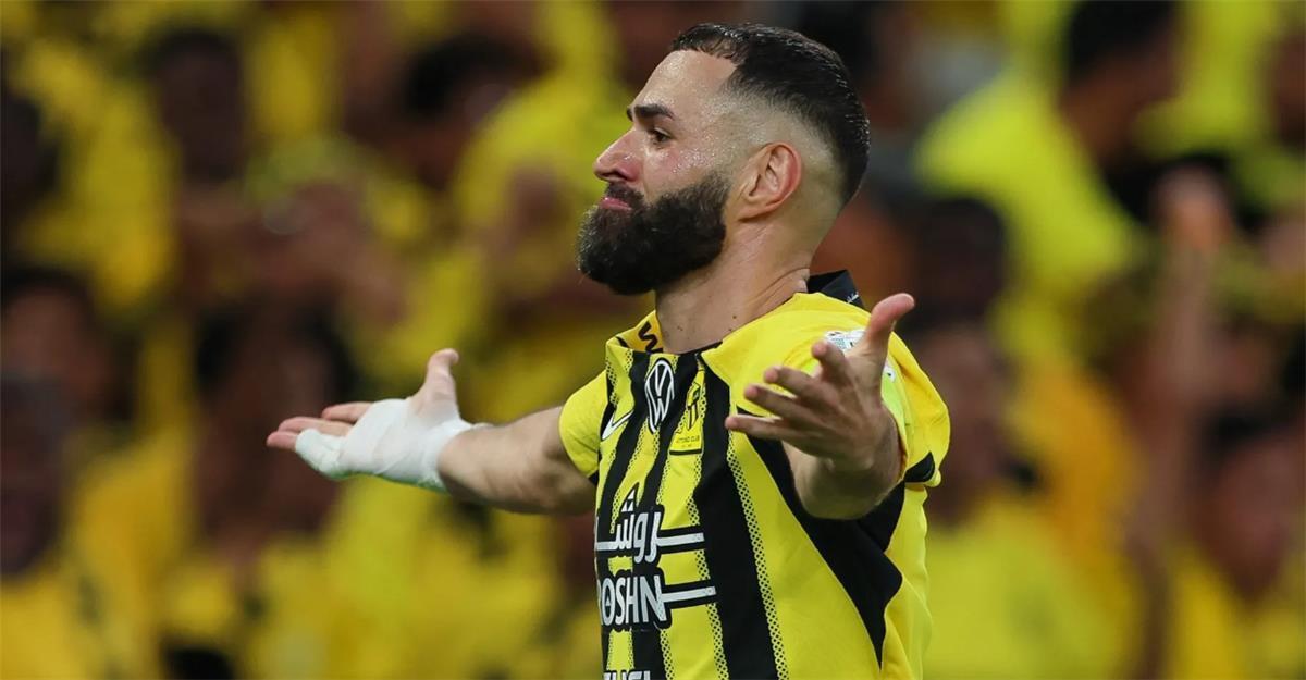 بنزيما يلمح لمفاجأة بشأن إمكانية عودته لقيادة فرنسا في كأس العالم 2026