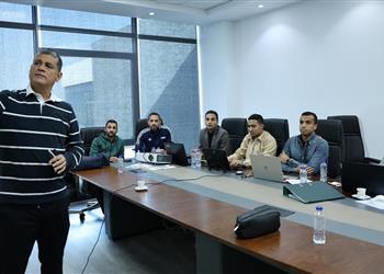 خاص اتحاد الكرة يحسم الجدل حول مصير أوسكار رويز بعد شكاوى الأندية من التحكيم