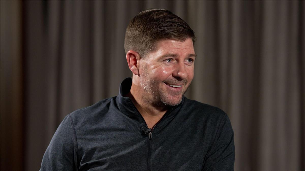 موقف ستيفن جيرارد من تدريب ليفربول خلفاً لـ سلوت