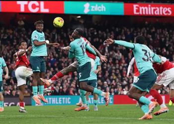 فيديو الحظ يحالف آرسنال ويتخطى ولفرهامبتون بهدفين عكسيين في الدوري الإنجليزي