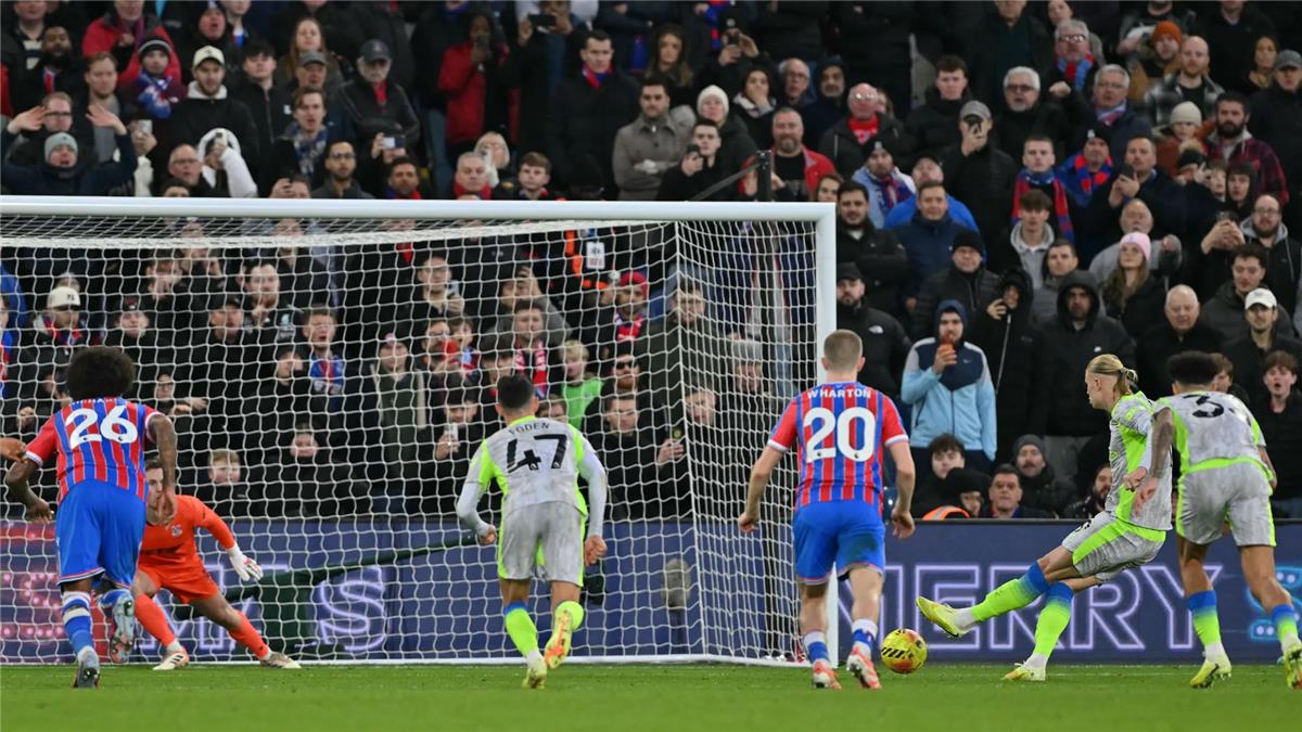 فيديو | هالاند يسجل هدف مانشستر سيتي الثالث أمام كريستال بالاس