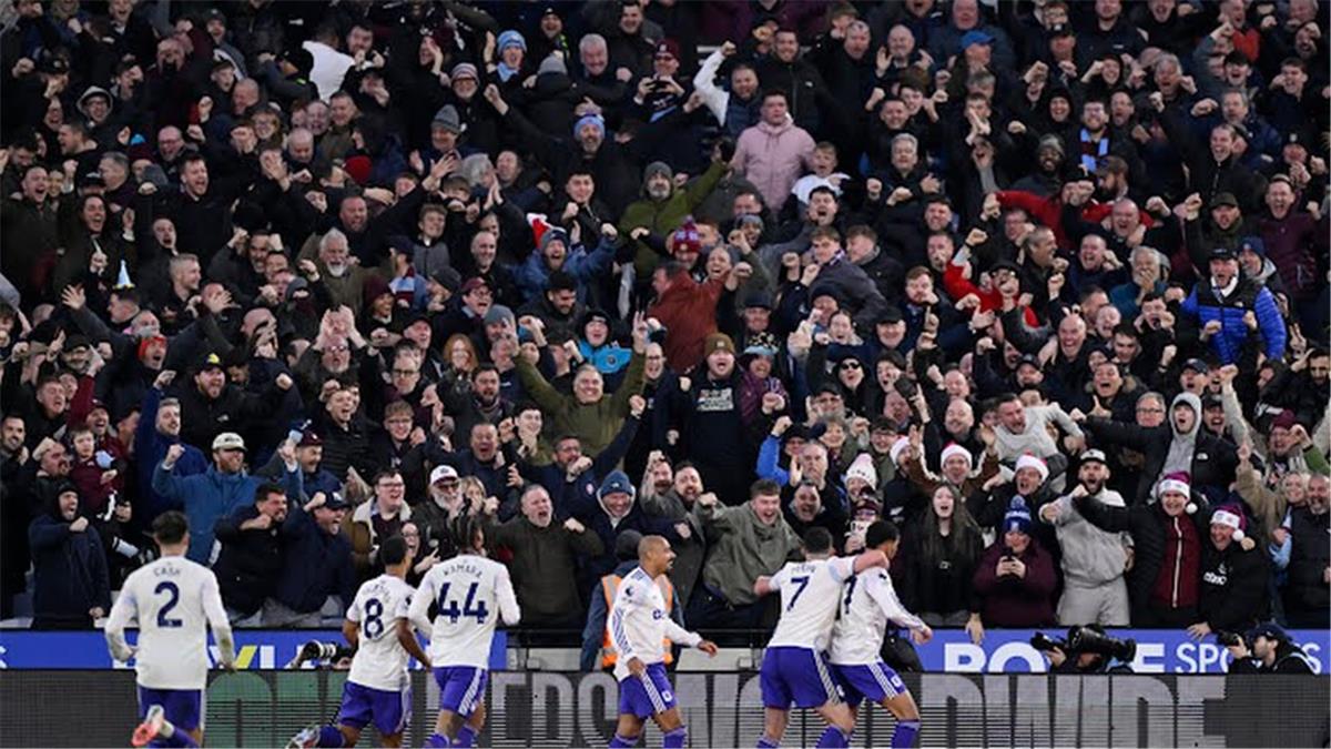 في الكورة : أستون فيلا يهزم وست هام بثلاثية ويواصل الضغط على مانشستر سيتي وآرسنال