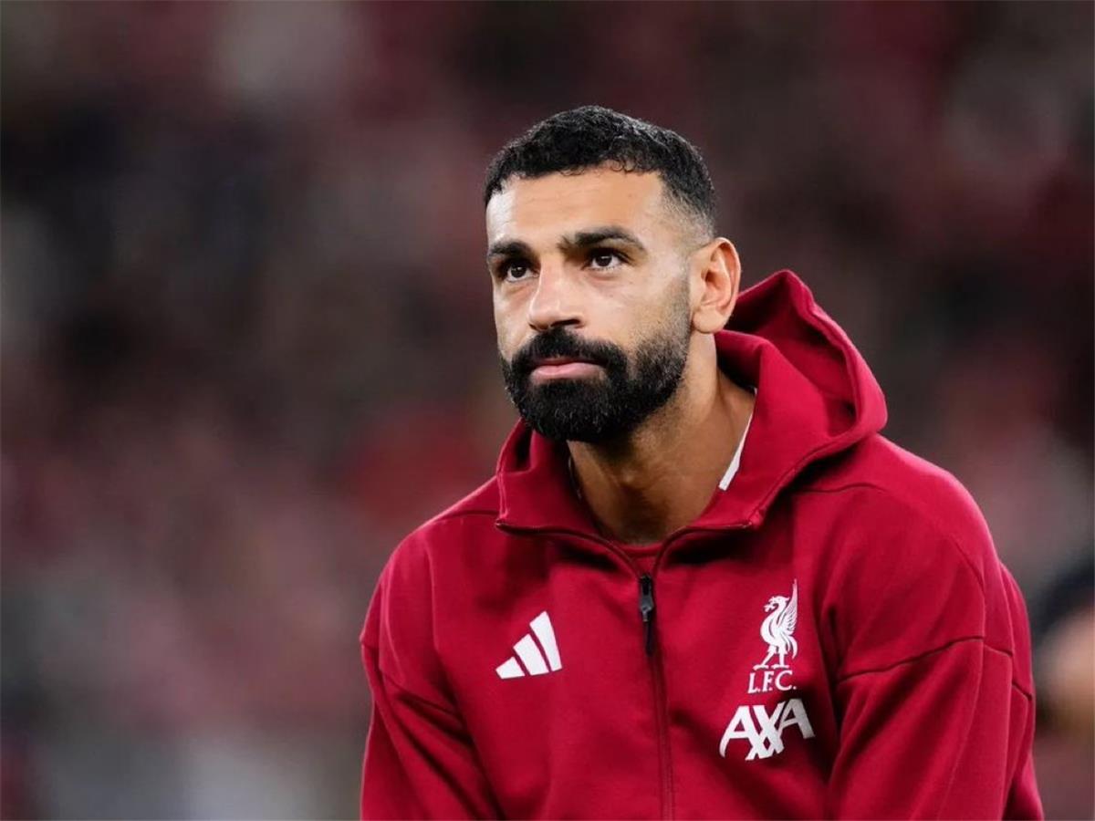 لاعب ليفربول يتلقى إشادة الجماهير بسبب محمد صلاح: لديه إنكار ذات.. ونريد المزيد منه