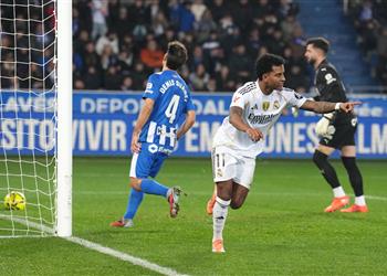 فيديو قبلة الحياة لـ ألونسو ريال مدريد يتخطى كمين ألافيس بصعوبة في الدوري الإسباني