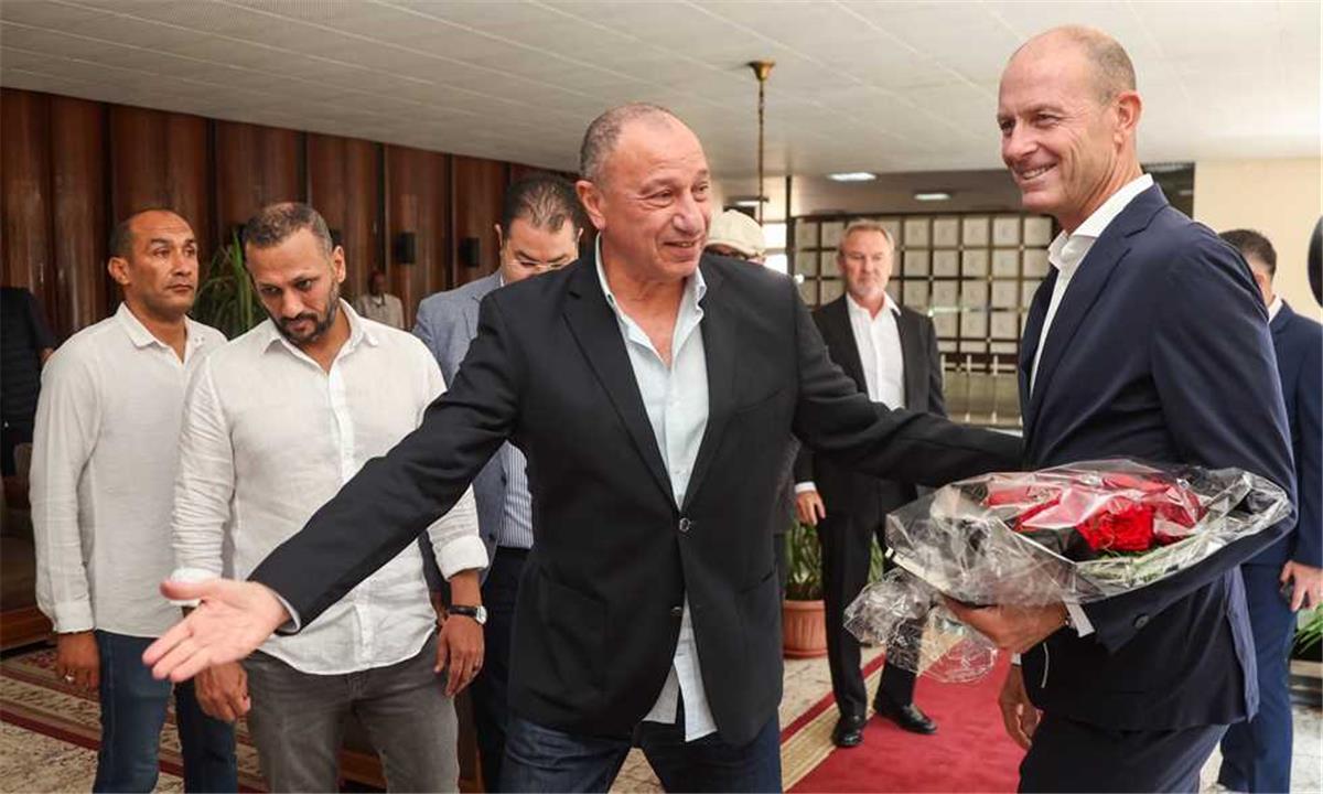 خاص | اجتماع هام في الأهلي.. 3 أسماء على طاولة الخطيب وتوروب لدعم الهجوم