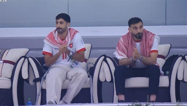 يزن النعيمات يدعم الاردن امام السعودية من المدرجات