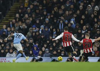 فيديو مانشستر سيتي يتأهل لنصف نهائي كأس كاراباو بثنائية أمام برينتفورد